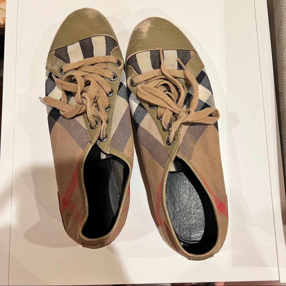 Burberry sneakers size 40